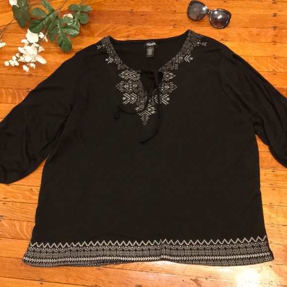 Women’s black  rouge blouse - Picture 3 of 8